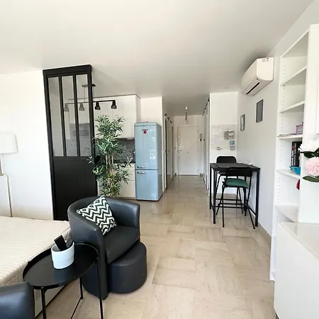 Nice, Grand Studio - Piscine - Terrasse Vue Mer Apartament Nicea